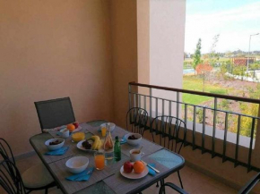 Gardens Side By FHR piscina parking